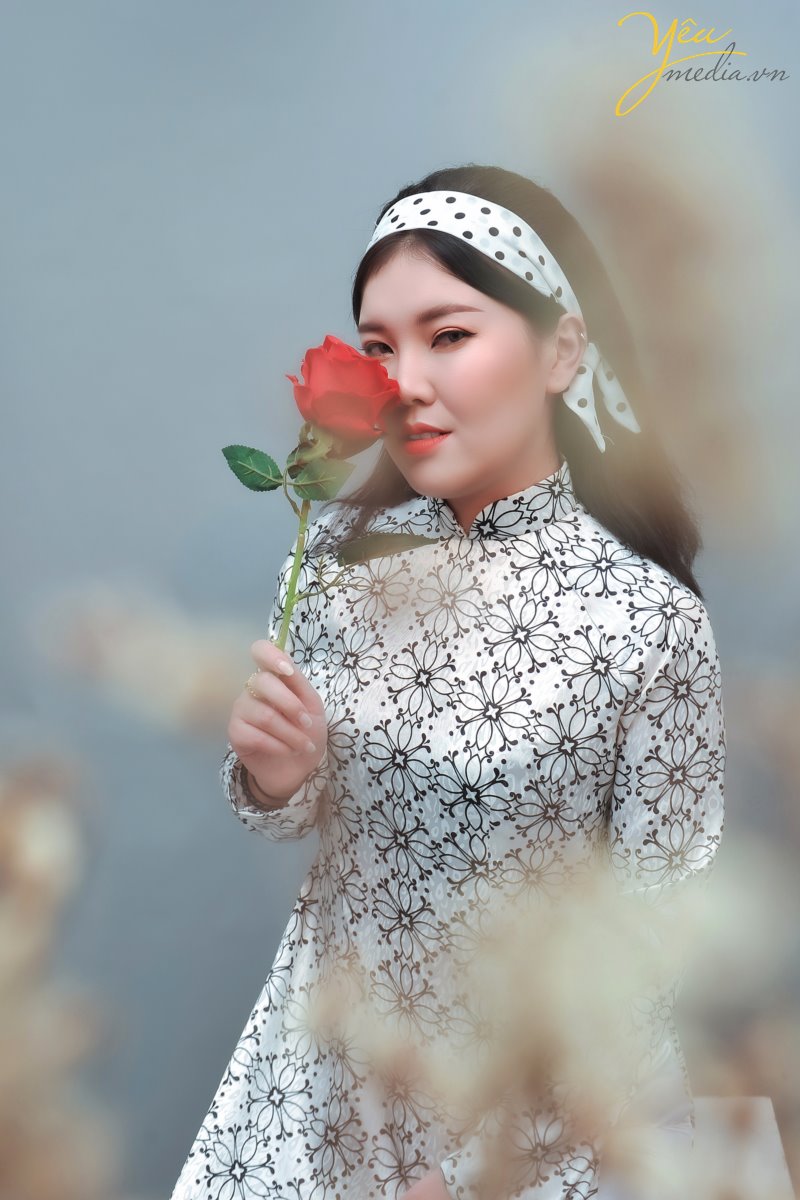 take photography studio in hanoi viet nam with traditional dress