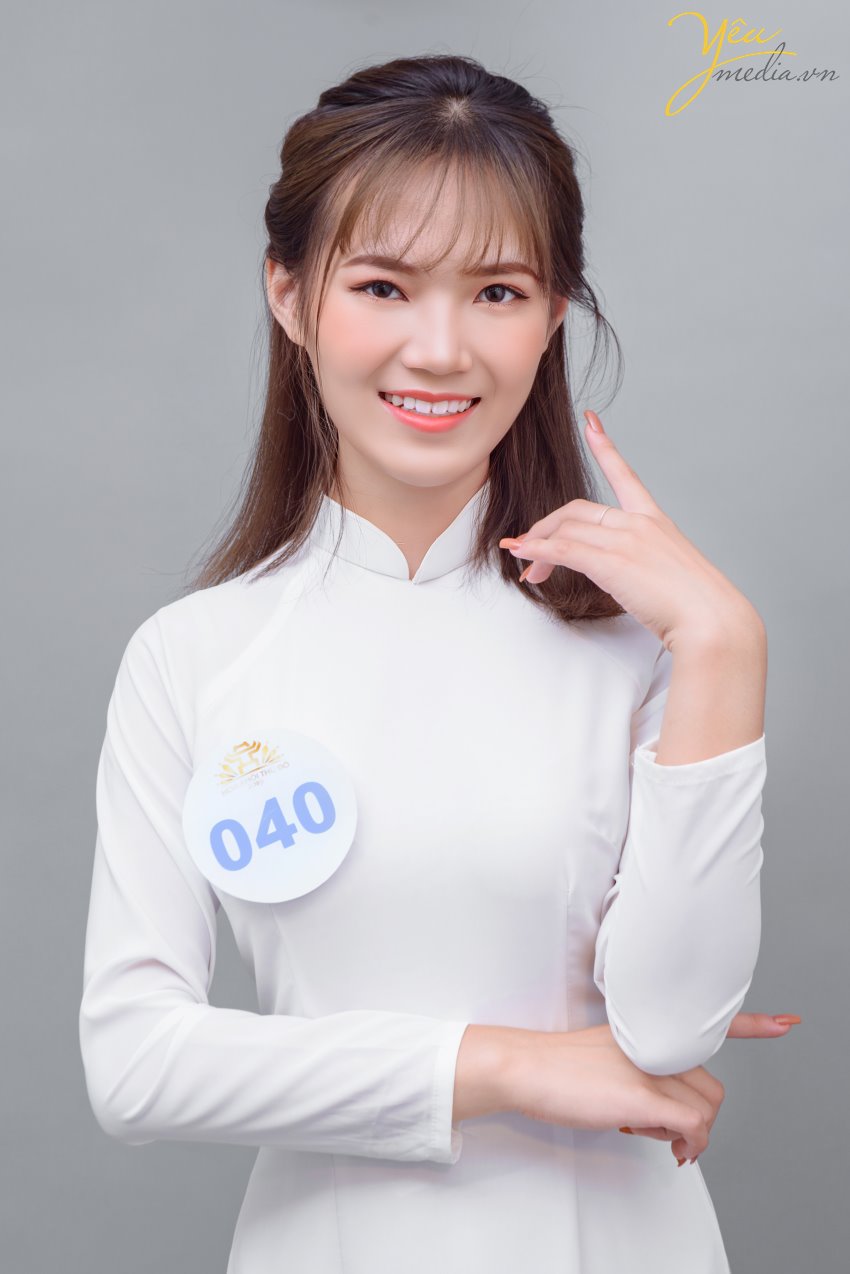 Trải qua nhiều thời kì, cuộc thi nhan sắc còn nâng tầm hơn không chỉ tìm kiếm và tôn vinh sắc đẹp mà còn là cầu nối để phái yếu thể hiện tài năng, bản lĩnh và chung tay xây dựng đất nước phát triển, giàu mạnh và giúp môi trường thêm xanh sạch đẹp.  Yêu media hân hạnh phục vụ trong việc chụp hình cho bạn Linh Chi - tham dự cuộc thi đầy ý nghĩa: Hoa Khôi Thủ Đô Hà Nội 2019