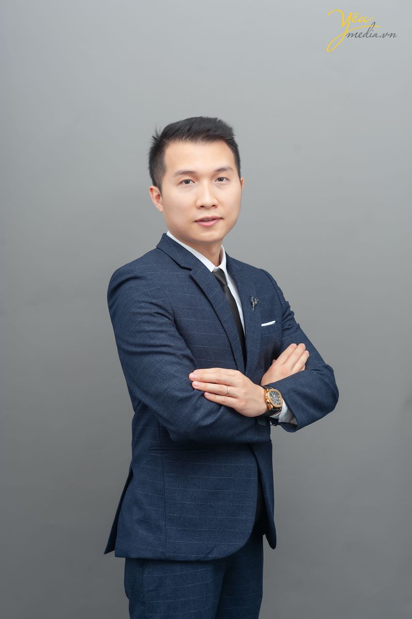 Chụp ảnh doanh nhân phong cách sang trọng, đẳng cấp ở Hà Nội