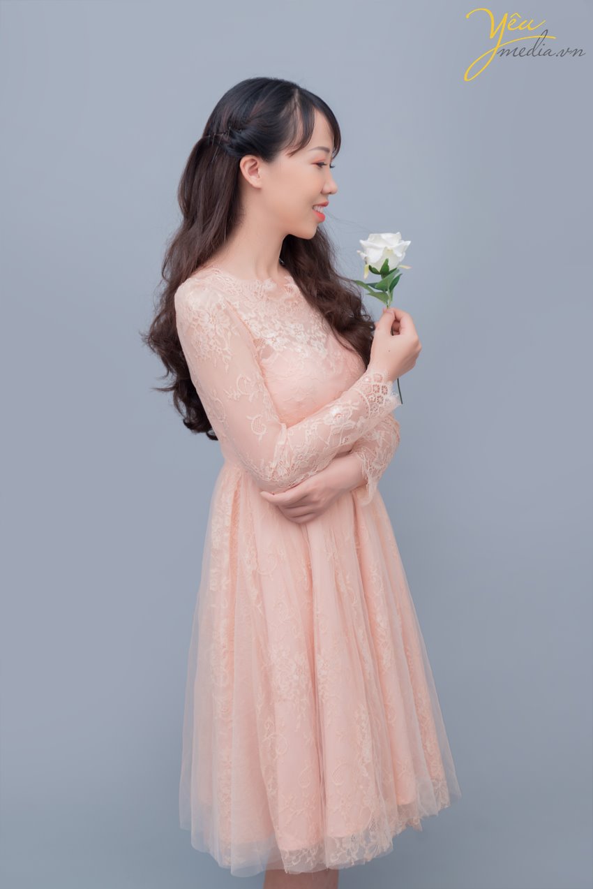 Bạn đam mê chụp ảnh và luôn muốn thực hiện một bộ ảnh chụp cá nhân cho riêng mình thật đẹp, thật ấn tượng để lưu giữ làm kỉ niệm? Hoặc bạn đã từng chụp nhiều ảnh nhưng không ưng ý? Vậy thì đừng băn khoăn nữa, Yêu Media - ảnh viện cung cấp cho bạn dịch vụ chụp ảnh cá nhân không thể tuyệt vời hơn chính là món quà dành cho bạn.  Bạn có biết, để có một bộ ảnh chụp cá nhân thật sự chuyên nghiệp, lung linh thì cần những điều gì chưa?
