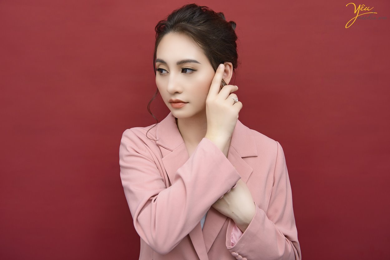 Đây là bài viết giới thiệu dịch vụ chụp ảnh doanh nhân - boss mỹ phẩm đẹp mới nhất được trình bày bởi Yêu media - kèm theo những hình ảnh vừa thực hiện xong cho một khách hàng thân thiết của Yêu media Studio.