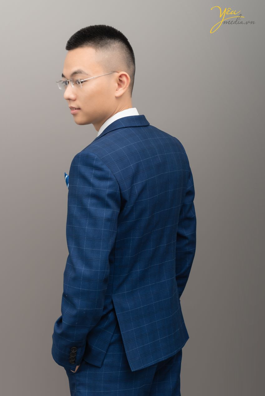Chụp ảnh quảng cáo cho doanh nhân trong studio Hà Nội
