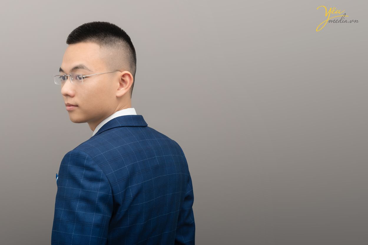 Chụp ảnh quảng cáo cho doanh nhân trong studio Hà Nội