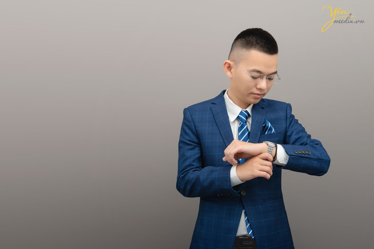 Chụp ảnh quảng cáo cho doanh nhân trong studio Hà Nội
