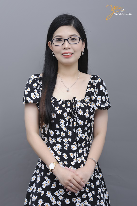 Chụp ảnh profile cho chị Phương ra mắt chương trình học trực tuyến: song ngữ cùng con