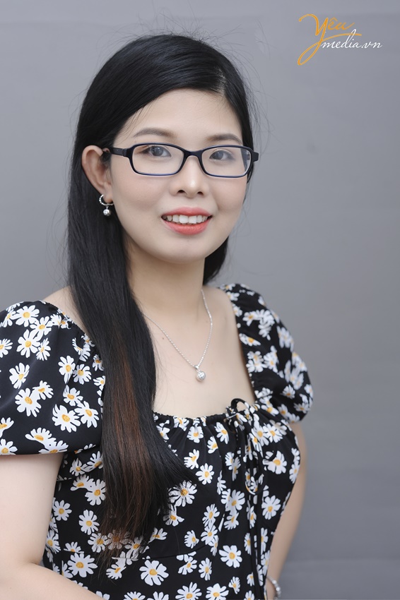 Chụp ảnh profile cho chị Phương ra mắt chương trình học trực tuyến: song ngữ cùng con