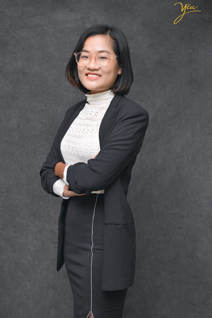 Chụp ảnh chân dung nghề nghiệp - profile company cho cán bộ công ty tại hà nội trong studio