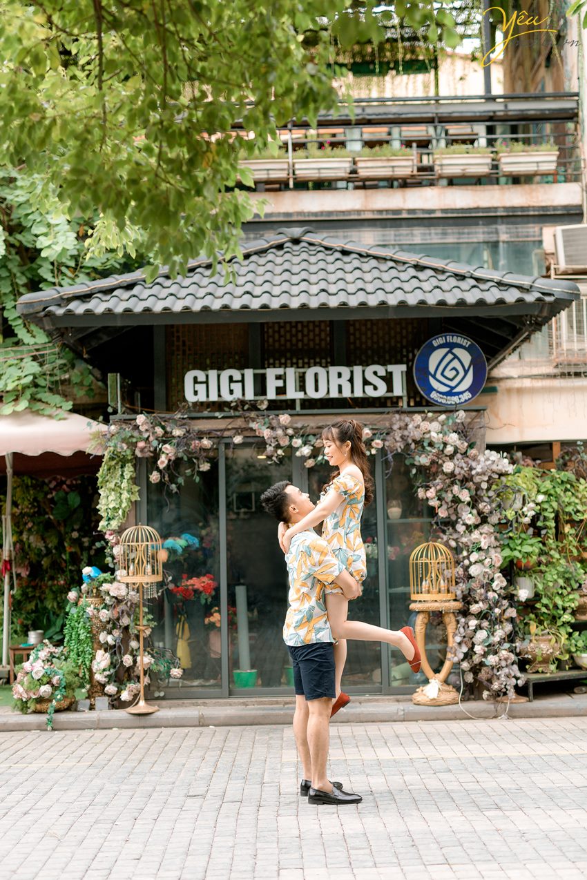 Chụp ảnh cưới trong phố cổ Hà Nội phố sách Lý THường Kiệt