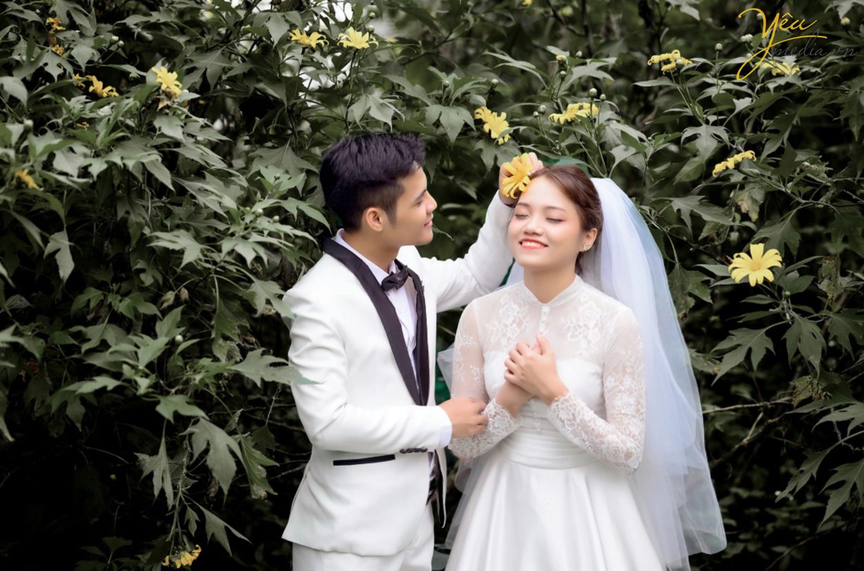 Từ lâu, Vườn Quốc Gia Ba Vì không chỉ là địa điểm tham quan du lịch tâm linh, khu nghỉ dưỡng dành cho các du khách mà nơi đây còn trở thành điểm đến lý tưởng cho các cặp đôi muốn tìm ý tưởng độc đáo cho album ảnh cưới của mình.