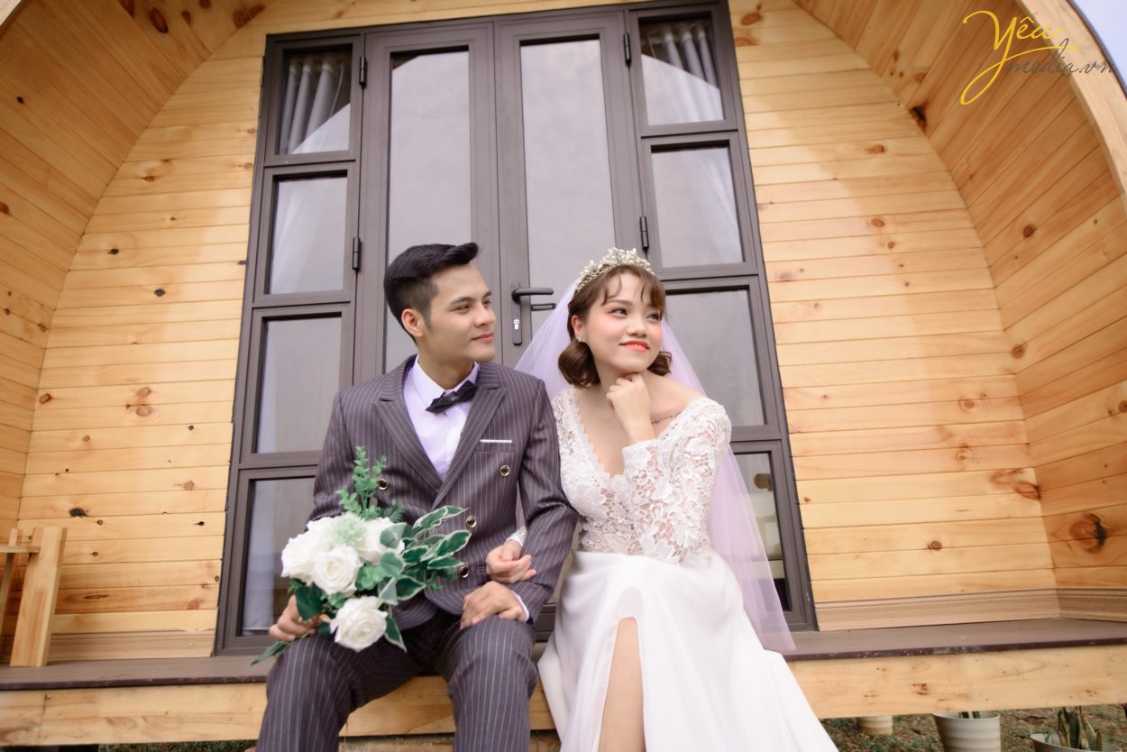 Từ lâu, Vườn Quốc Gia Ba Vì không chỉ là địa điểm tham quan du lịch tâm linh, khu nghỉ dưỡng dành cho các du khách mà nơi đây còn trở thành điểm đến lý tưởng cho các cặp đôi muốn tìm ý tưởng độc đáo cho album ảnh cưới của mình.