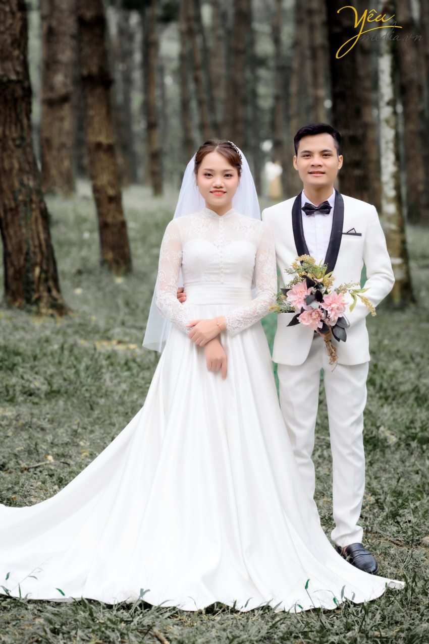 Từ lâu, Vườn Quốc Gia Ba Vì không chỉ là địa điểm tham quan du lịch tâm linh, khu nghỉ dưỡng dành cho các du khách mà nơi đây còn trở thành điểm đến lý tưởng cho các cặp đôi muốn tìm ý tưởng độc đáo cho album ảnh cưới của mình.