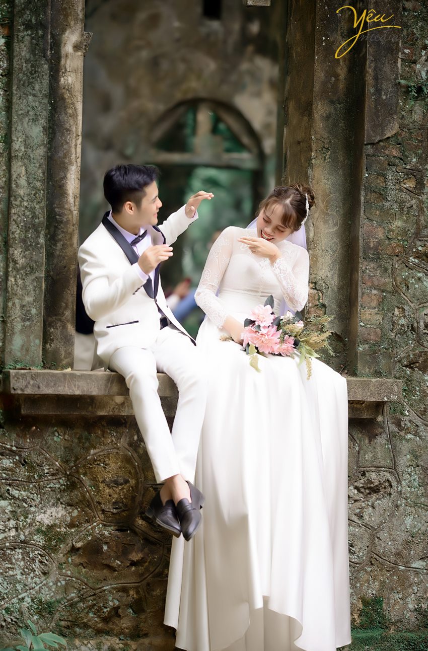 Từ lâu, Vườn Quốc Gia Ba Vì không chỉ là địa điểm tham quan du lịch tâm linh, khu nghỉ dưỡng dành cho các du khách mà nơi đây còn trở thành điểm đến lý tưởng cho các cặp đôi muốn tìm ý tưởng độc đáo cho album ảnh cưới của mình.