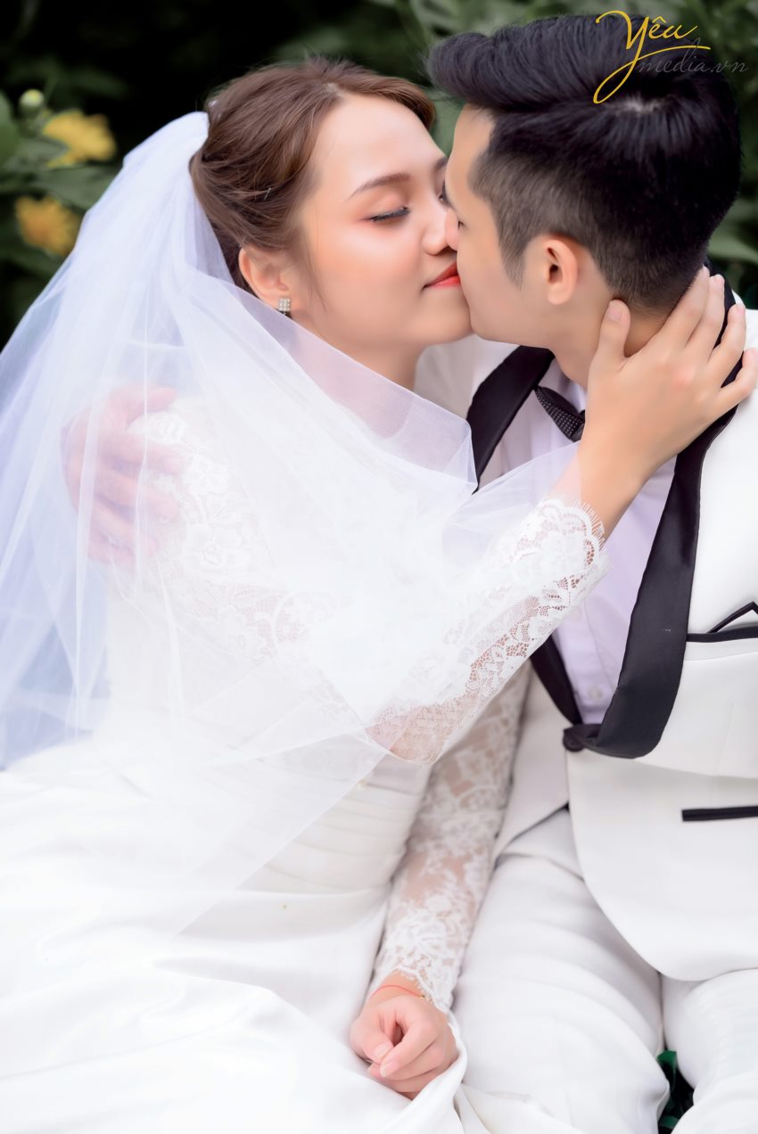 Từ lâu, Vườn Quốc Gia Ba Vì không chỉ là địa điểm tham quan du lịch tâm linh, khu nghỉ dưỡng dành cho các du khách mà nơi đây còn trở thành điểm đến lý tưởng cho các cặp đôi muốn tìm ý tưởng độc đáo cho album ảnh cưới của mình.