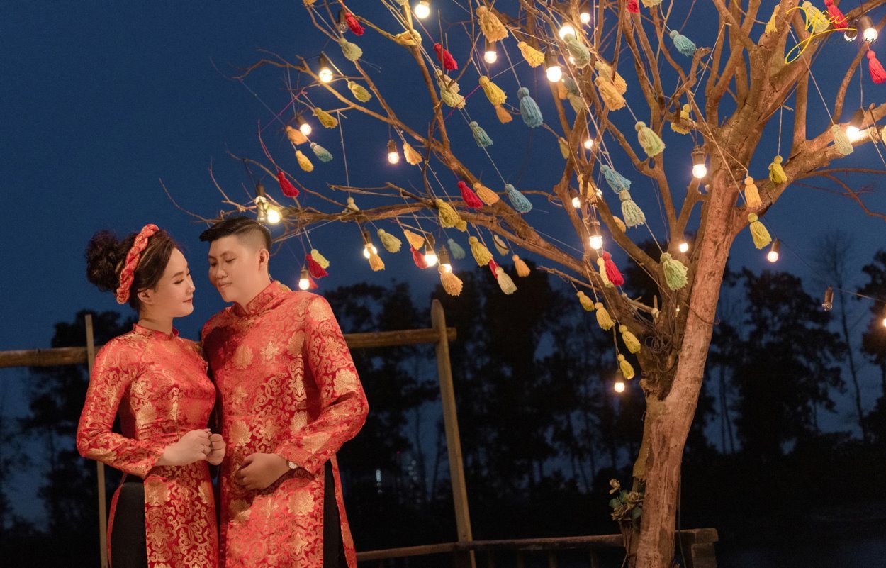 Bộ ảnh cưới chụp hoàng hôn & tối đẹp lung linh tại Smiley Ville Hà Nội