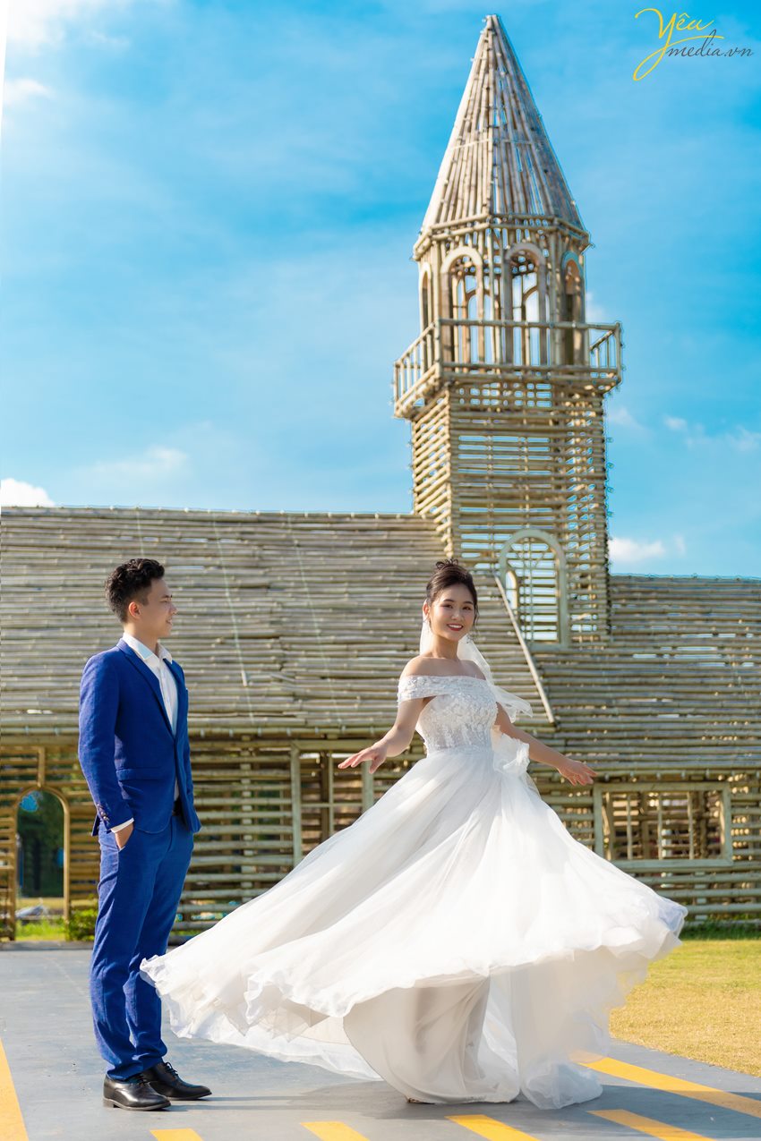 Chụp ảnh cưới hoàng hôn hồ Tây và nắng mùa thu đường Hoàng Diệu: cặp Dũng - Anh