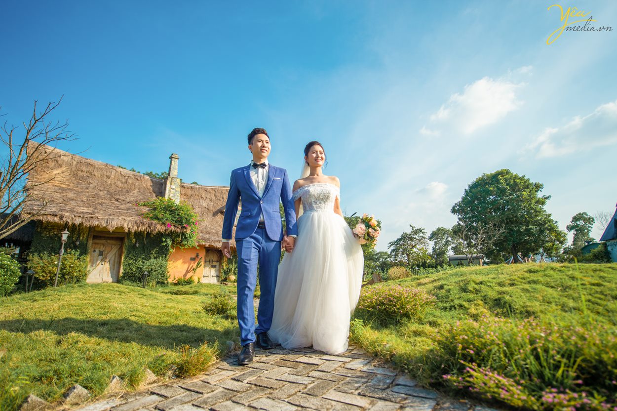 Chụp ảnh cưới hoàng hôn hồ Tây và nắng mùa thu đường Hoàng Diệu: cặp Dũng - Anh