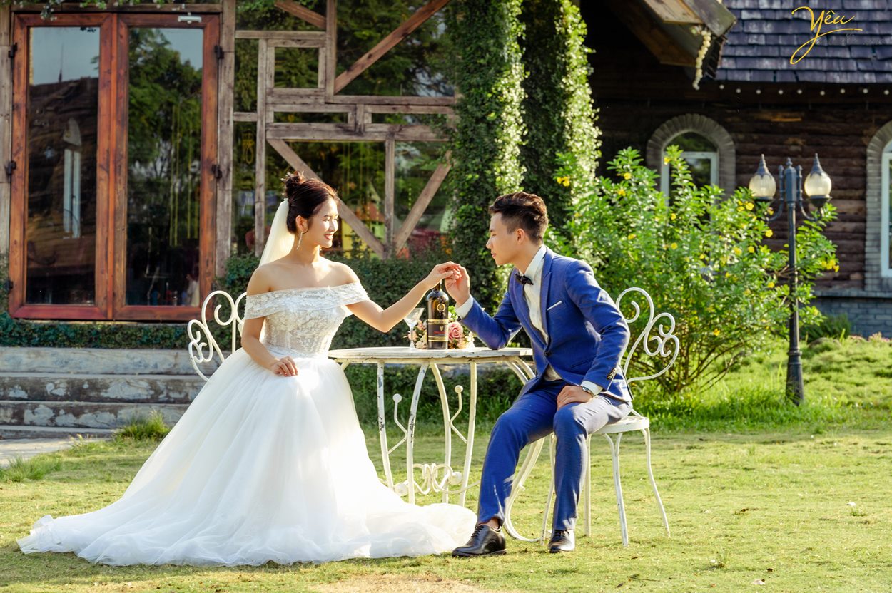 Chụp ảnh cưới hoàng hôn hồ Tây và nắng mùa thu đường Hoàng Diệu: cặp Dũng - Anh