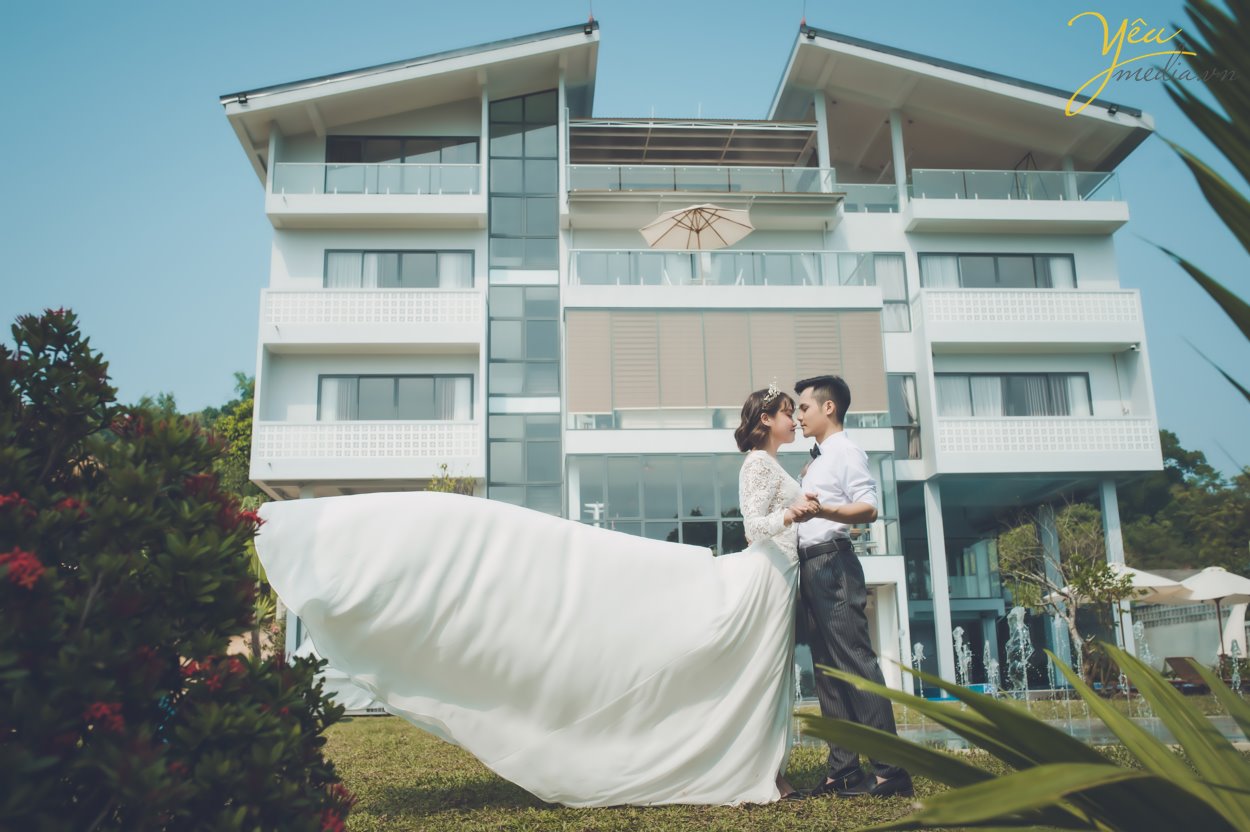 Nơi dừng chân tuyệt vời để bạn bỏ lại những lo toan thường nhật, trốn xa khói bụi ồn ào và dành tặng cho mình một kỳ nghỉ trọn vẹn, ý nghĩa bên những người thân yêu và đặc biệt hơn nơi đây sẽ là địa điểm thích hợp cho những cặp đôi có cơ hội tham quan và thực hiện bộ ảnh cưới tuyệt vời 