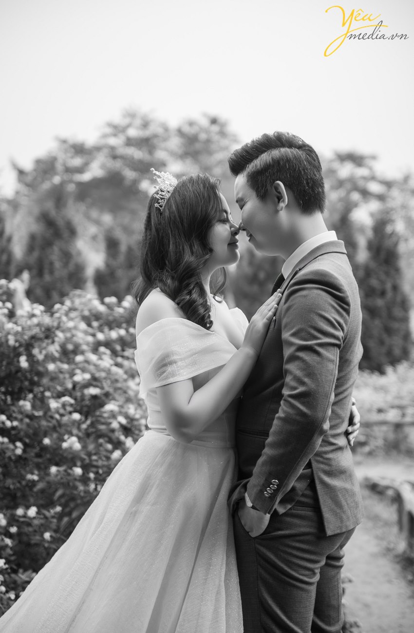 Với tiêu chí đẹp, sang trọng và gợi cảm, ảnh viện áo cưới Yeu Media luôn mong muốn các cô gái trẻ tìm thấy những tiêu chí đó trong bộ ảnh cưới của mình. Yêu Media ngày nay đã trở thành một cái tên quen thuộc, là nơi thường xuyên được tìm đến của các đôi bạn trẻ muốn ghi dấu kỷ niệm đẹp của cuộc đời.