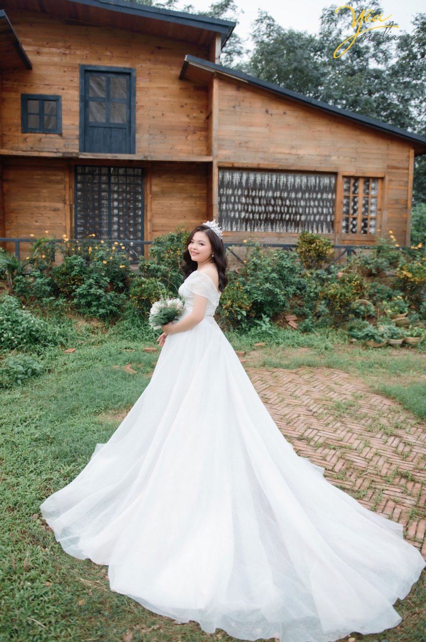 Với tiêu chí đẹp, sang trọng và gợi cảm, ảnh viện áo cưới Yeu Media luôn mong muốn các cô gái trẻ tìm thấy những tiêu chí đó trong bộ ảnh cưới của mình. Yêu Media ngày nay đã trở thành một cái tên quen thuộc, là nơi thường xuyên được tìm đến của các đôi bạn trẻ muốn ghi dấu kỷ niệm đẹp của cuộc đời.