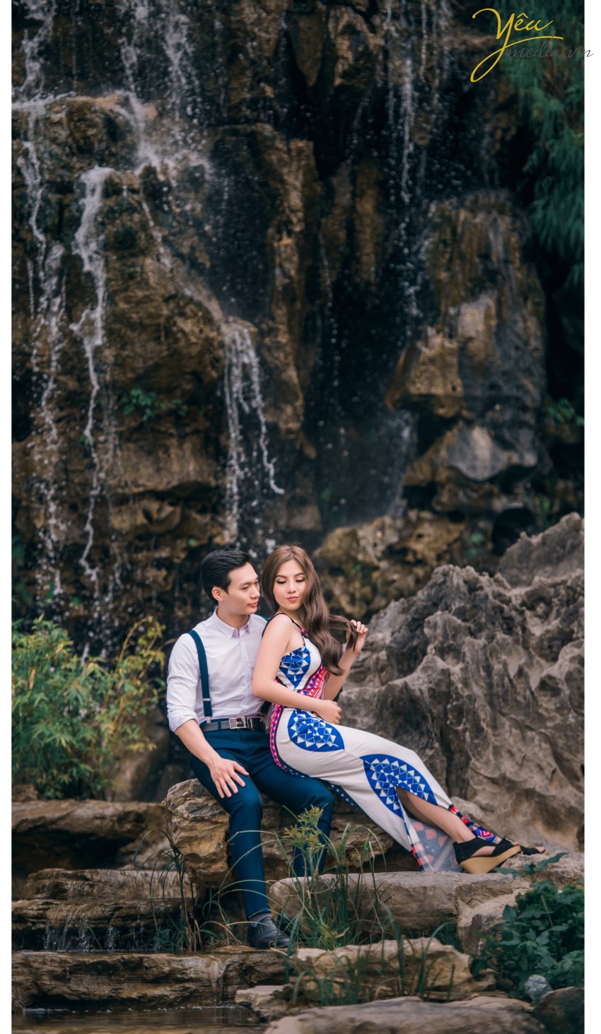 Nếu chụp ảnh cưới ở Ninh Bình, bạn sẽ chẳng thể bỏ qua khung cảnh lãng mạn của hoàng hôn đỏ nơi Đầm Vân Long. Vốn nổi tiếng là khu bảo tồn thiên nhiên lớn nhất miền Bắc, đến với nơi đây là bạn đến với một khung cảnh thiên nhiên hoang dã mà nên thơ. Chụp ảnh cưới đẹp nhất ở Động Am Tiên, hang múa, đầm vân long, tam cốc bích động, tỉnh ninh bình , studio yêu media