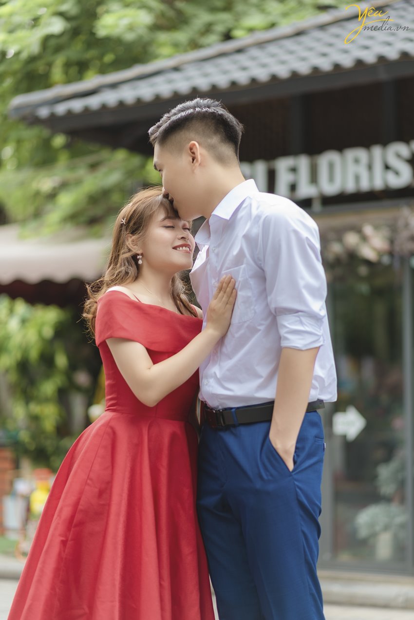 Chụp ảnh cưới ở Phố Sách Lý Thường Kiệt, Hà Nội lãng mạn đầu mùa thu