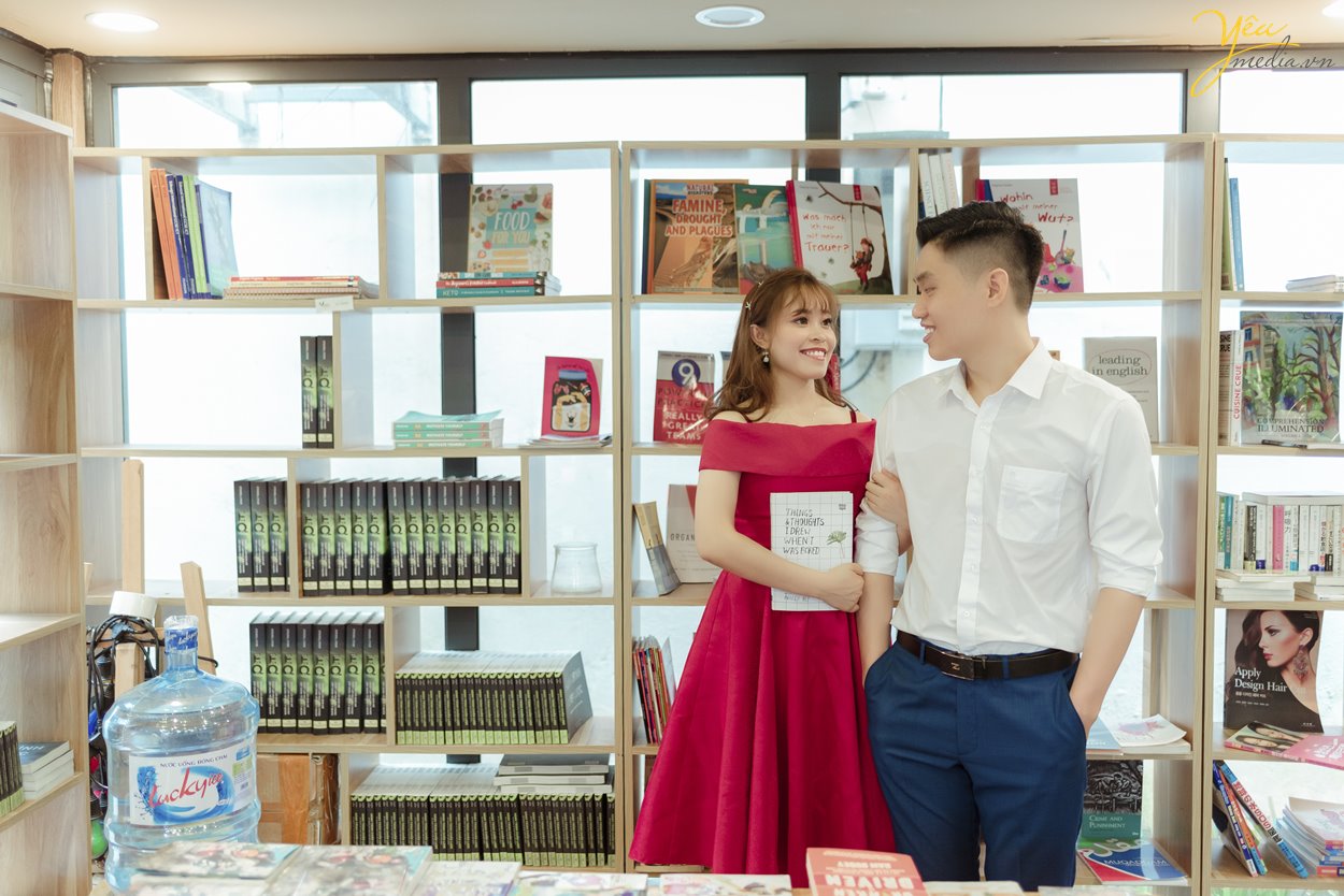 Chụp ảnh cưới ở Phố Sách Lý Thường Kiệt, Hà Nội lãng mạn đầu mùa thu