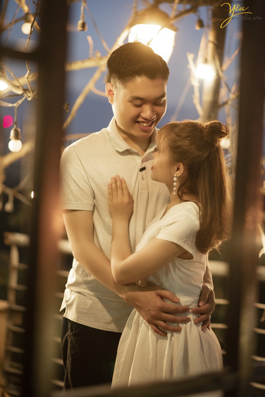 cặp đôi còn lựa chọn phim trường Santorini Park làm nơi thực hiện concept ảnh cưới để đời của mình.