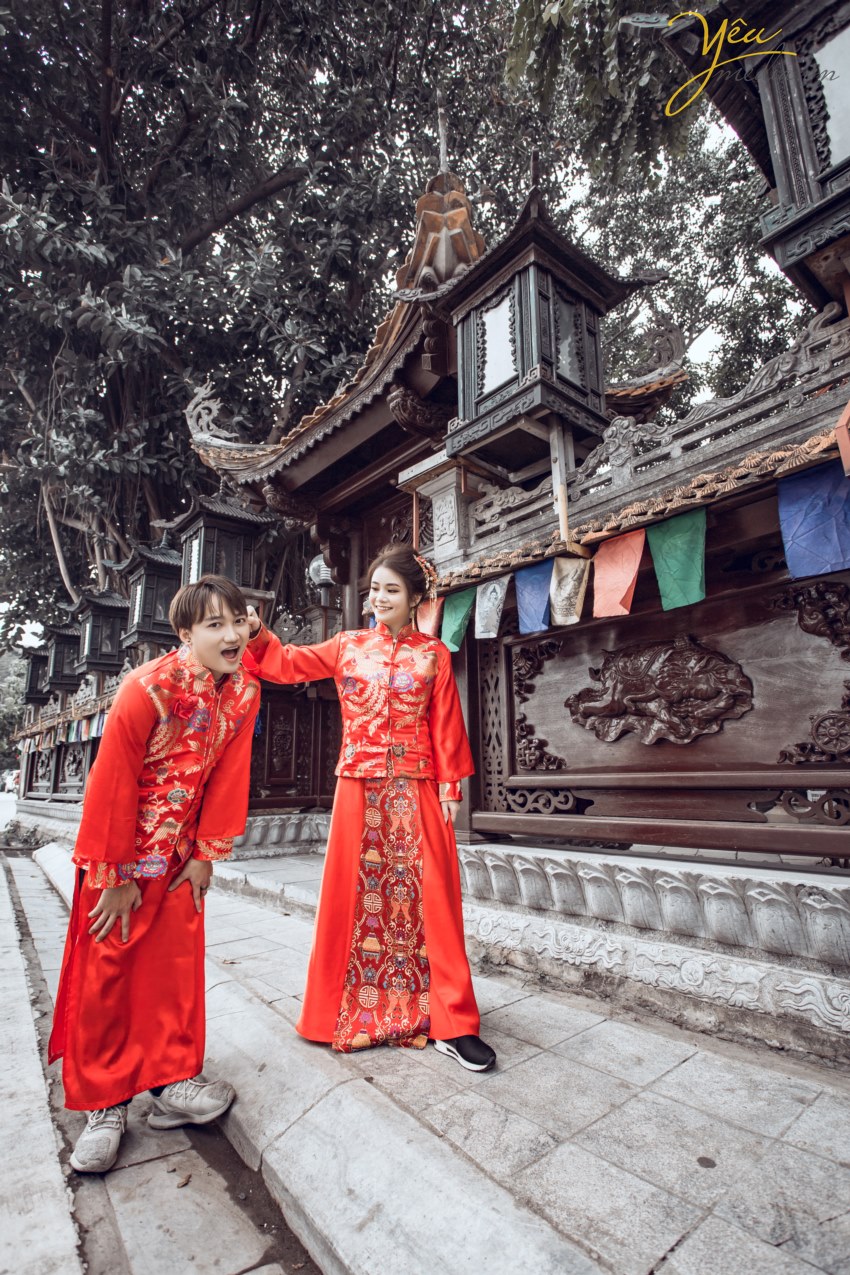 Cặp đôi chụp ảnh cưới cổ trang Trung Quốc sẽ trở nên đặc biệt hơn bao giờ hết. Với các bộ trang phục uyển chuyển và những địa điểm mang đậm nét truyền thống, bộ ảnh cưới của bạn sẽ tạo được một không gian lãng mạn đầy cảm hứng. Đừng bỏ lỡ cơ hội để lưu giữ những khoảnh khắc đáng nhớ trong một bộ ảnh cưới cổ điển và độc đáo như thế này.