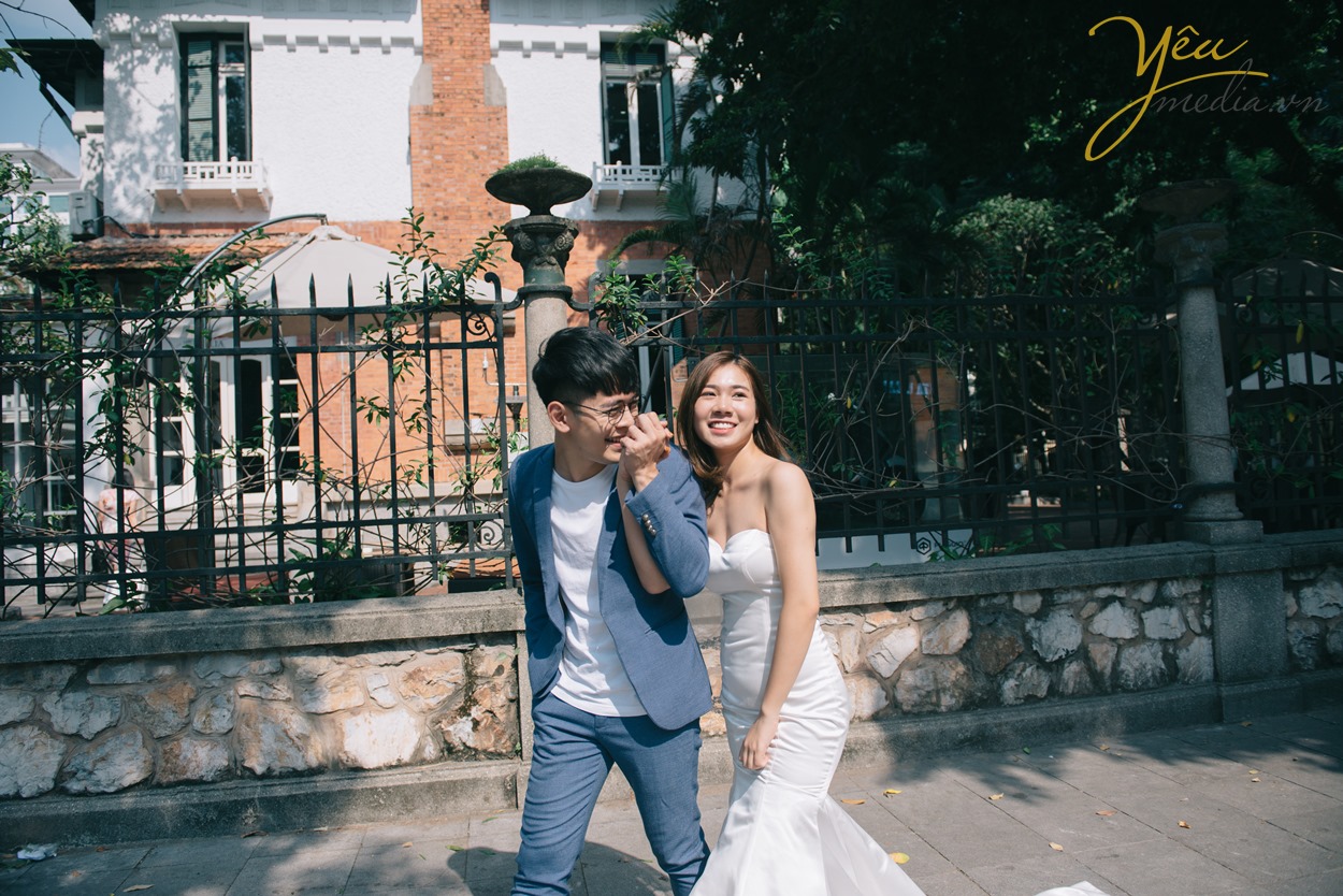 Bạn đang tìm kiếm bộ ảnh cưới đẹp tại Hà Nội để lưu giữ những kỷ niệm đáng nhớ trong cuộc đời mình? Hãy đến với chúng tôi! Chúng tôi đảm bảo sẽ mang đến cho bạn những shots ảnh tuyệt đẹp với không gian tinh tế, sang trọng và lãng mạn của Hà Nội.