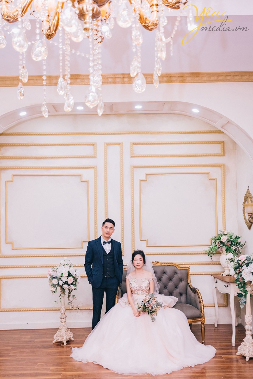 chụp ảnh cưới trong khuôn viên biệt thự châu âu tại hà nội