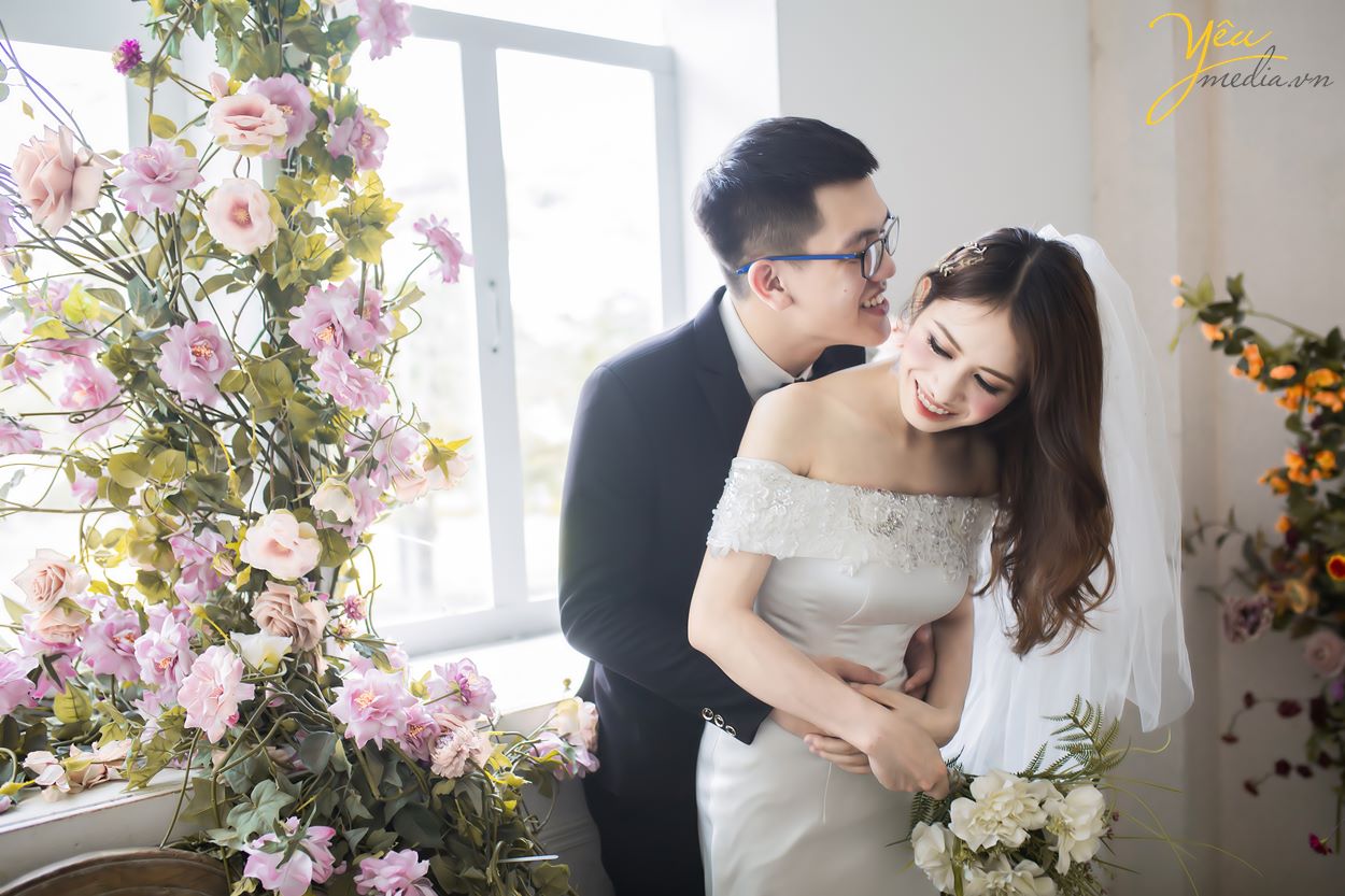 Nếu bạn đang băn khoăn trong việc lựa chọn một Studio chụp hình cưới chuyên nghiệp, đẳng cấp. Thì đừng ngần ngại chọn Yêu Media. Chúng tôi sẽ mang đến cho hai bạn những trải nghiệm về dịch vụ cưới hoàn hảo. Yêu Media sẽ là một phần giúp ngày cưới của hai bạn được trọn vẹn và ý nghĩa. 