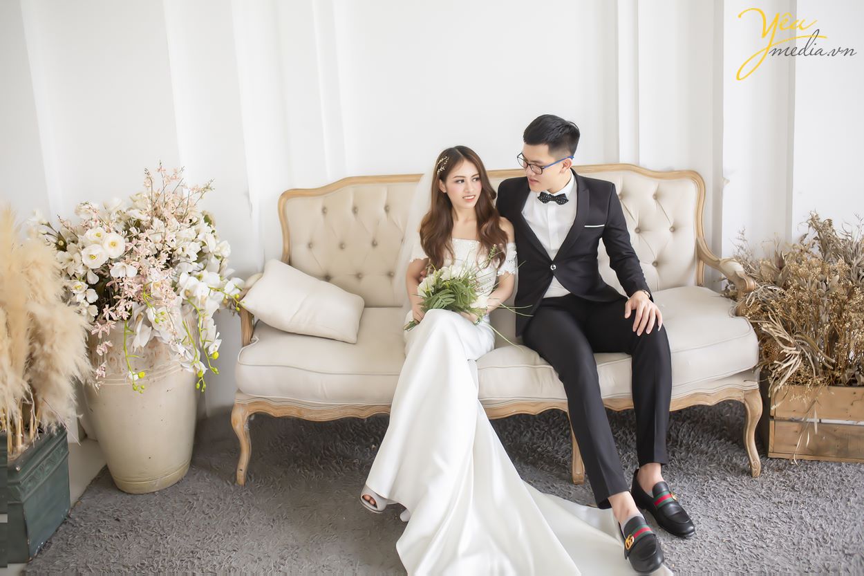Nếu bạn đang băn khoăn trong việc lựa chọn một Studio chụp hình cưới chuyên nghiệp, đẳng cấp. Thì đừng ngần ngại chọn Yêu Media. Chúng tôi sẽ mang đến cho hai bạn những trải nghiệm về dịch vụ cưới hoàn hảo. Yêu Media sẽ là một phần giúp ngày cưới của hai bạn được trọn vẹn và ý nghĩa. 