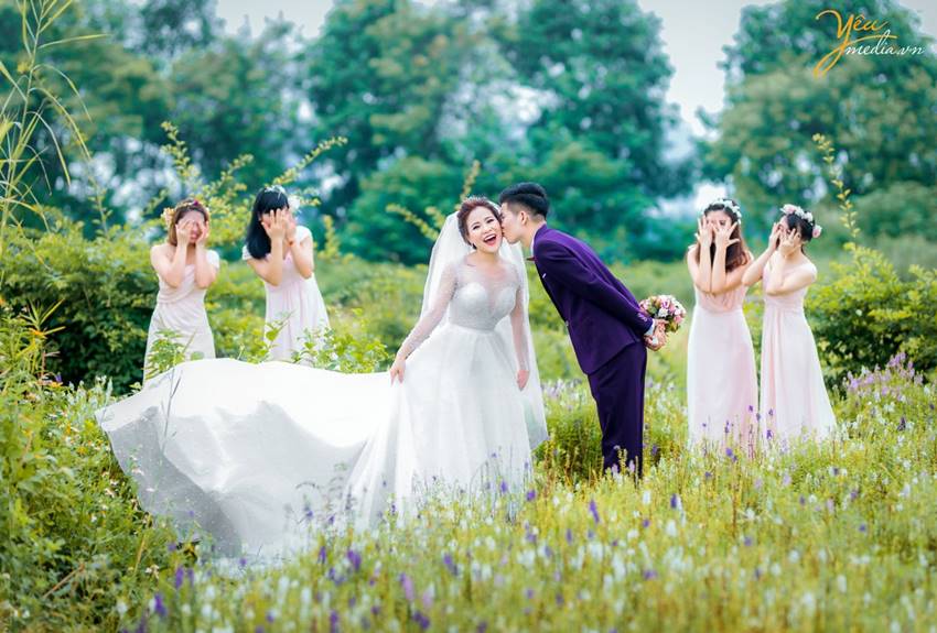 Báo giá dịch vụ chụp ảnh cưới kèm album tại Santorini Park Hà Nội