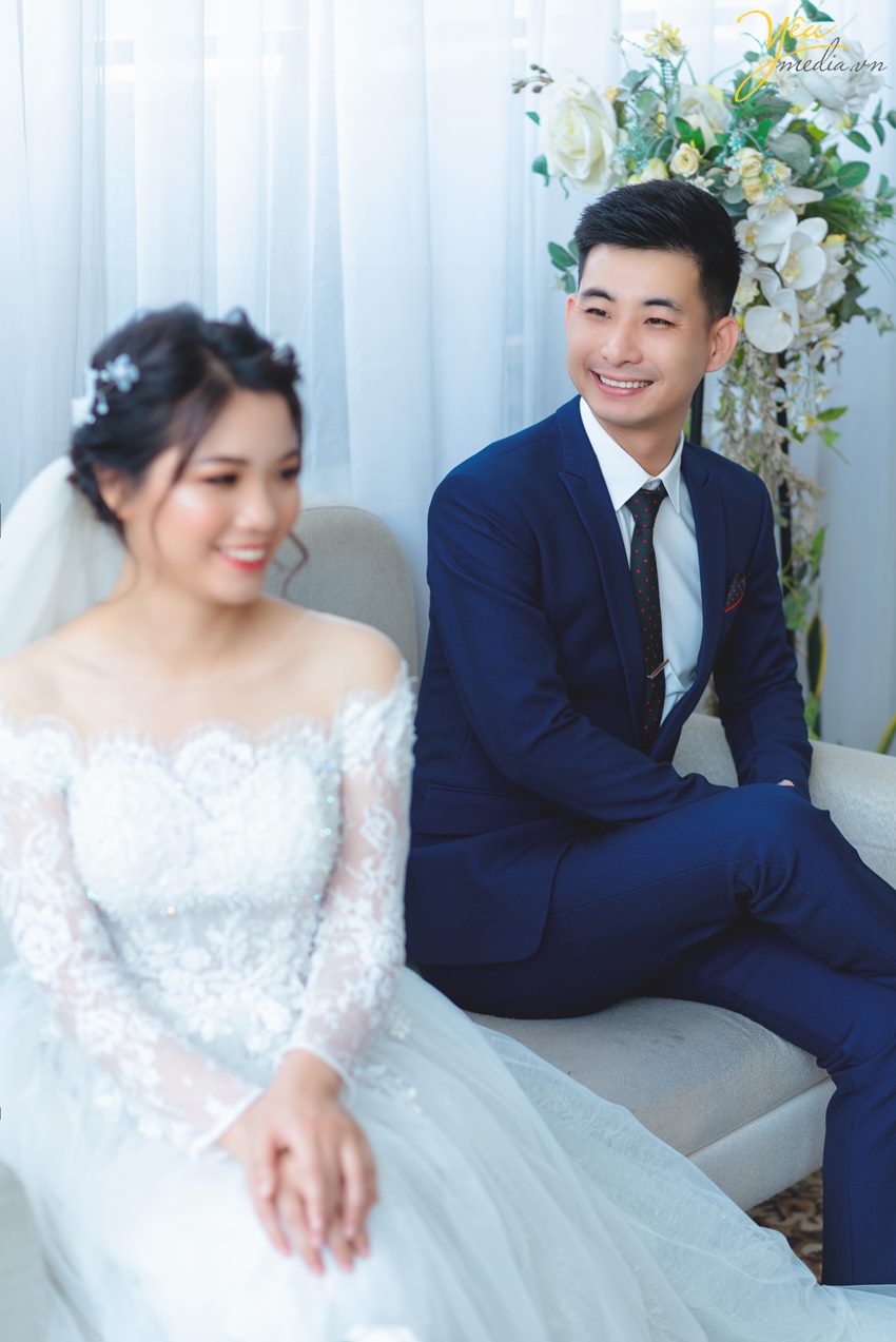 Chụp ảnh cưới tại phim trường Rosa để làm ảnh phóng tiệc xu hướng ảnh cưới không cần album
