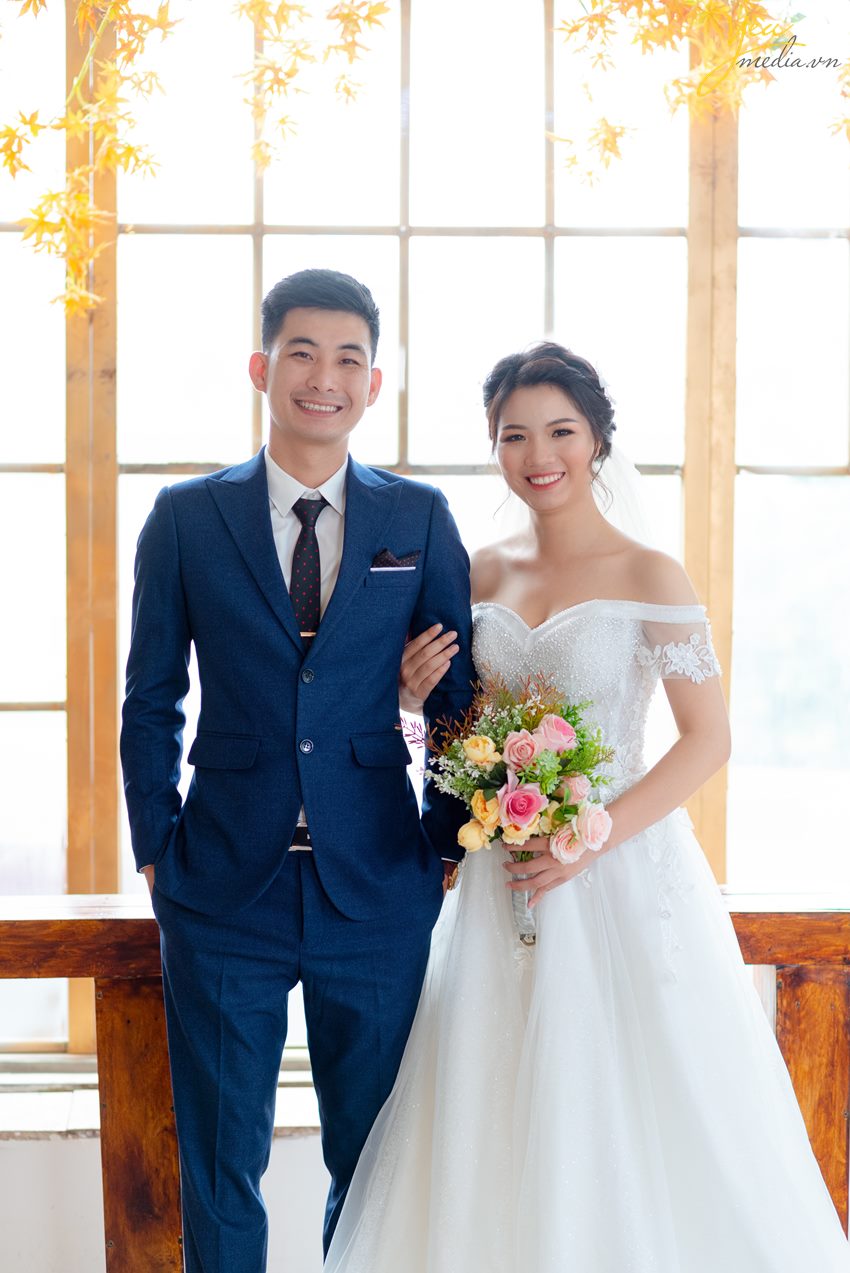 Chụp ảnh cưới tại phim trường Rosa để làm ảnh phóng tiệc xu hướng ảnh cưới không cần album