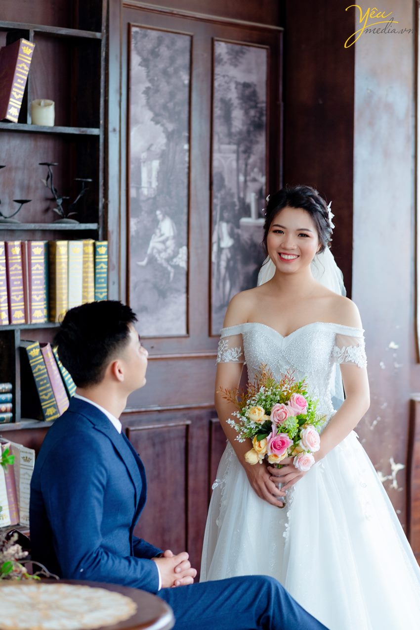Chụp ảnh cưới tại phim trường Rosa để làm ảnh phóng tiệc xu hướng ảnh cưới không cần album