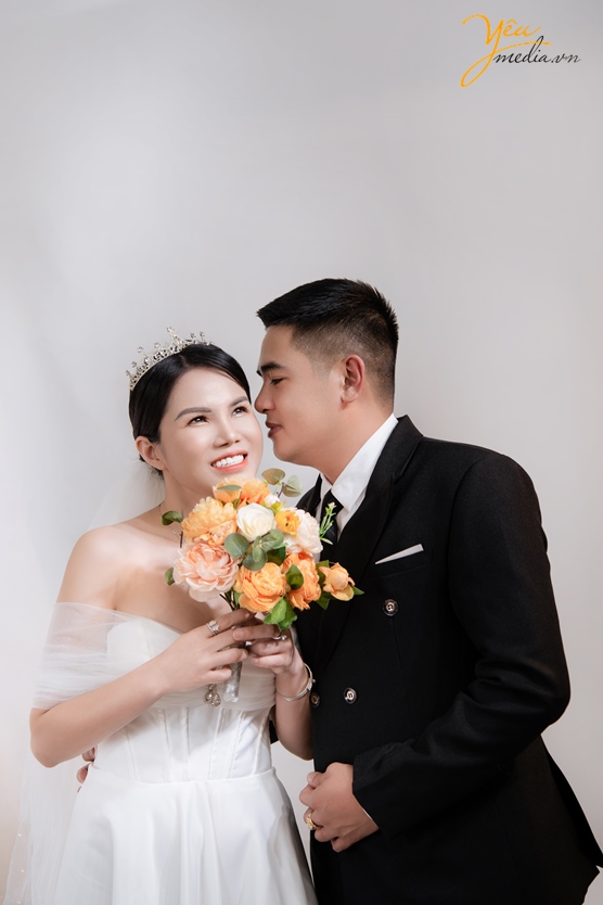 Bộ ảnh cưới chụp trong studio phong cách Hàn Quốc tại Hà Nội 