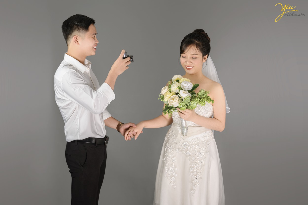 Chụp ảnh cưới style nhẹ nhàng Korea Hàn Quốc trong studio yêu media hà nội yeumedia.vn