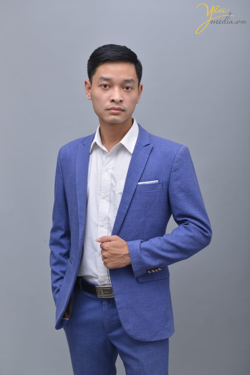 + Đội ngũ nhân viên: Đội ngũ Yêu Media là những con người năng động, nhiệt tình, sáng tạo trong công việc và hơn cả là luôn tràn đấy năng lượng, hứa hẹn sẽ truyền lửa cho các khách hàng trong thời gian chụp hình.   + Dịch vụ chụp ảnh chuyên nghiệp: Trang bị những thiết bị chụp ảnh mới nhất, trang phục, phụ kiện phong phú, Yêu Media chắn chắn sẽ đem đến cho các bạn một dịch vụ hoàn toàn mới lạ, chuyên nghiệp, nhiệt tình và làm hài lòng quý khách. 