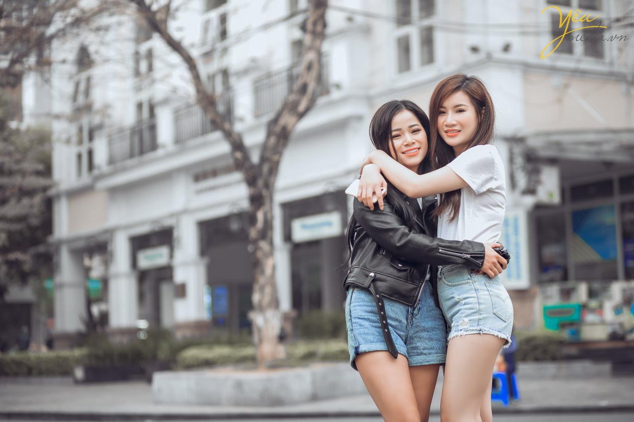- Đã là bạn thân thì sao có thể thiếu được những bức hình lưu giữ những kỉ niệm vui vẻ cùng nhau. 101 kiểu chụp ảnh couple cực đẹp cùng bạn thân  Ảnh đẹp chụp bởi studio yêu media hà nội