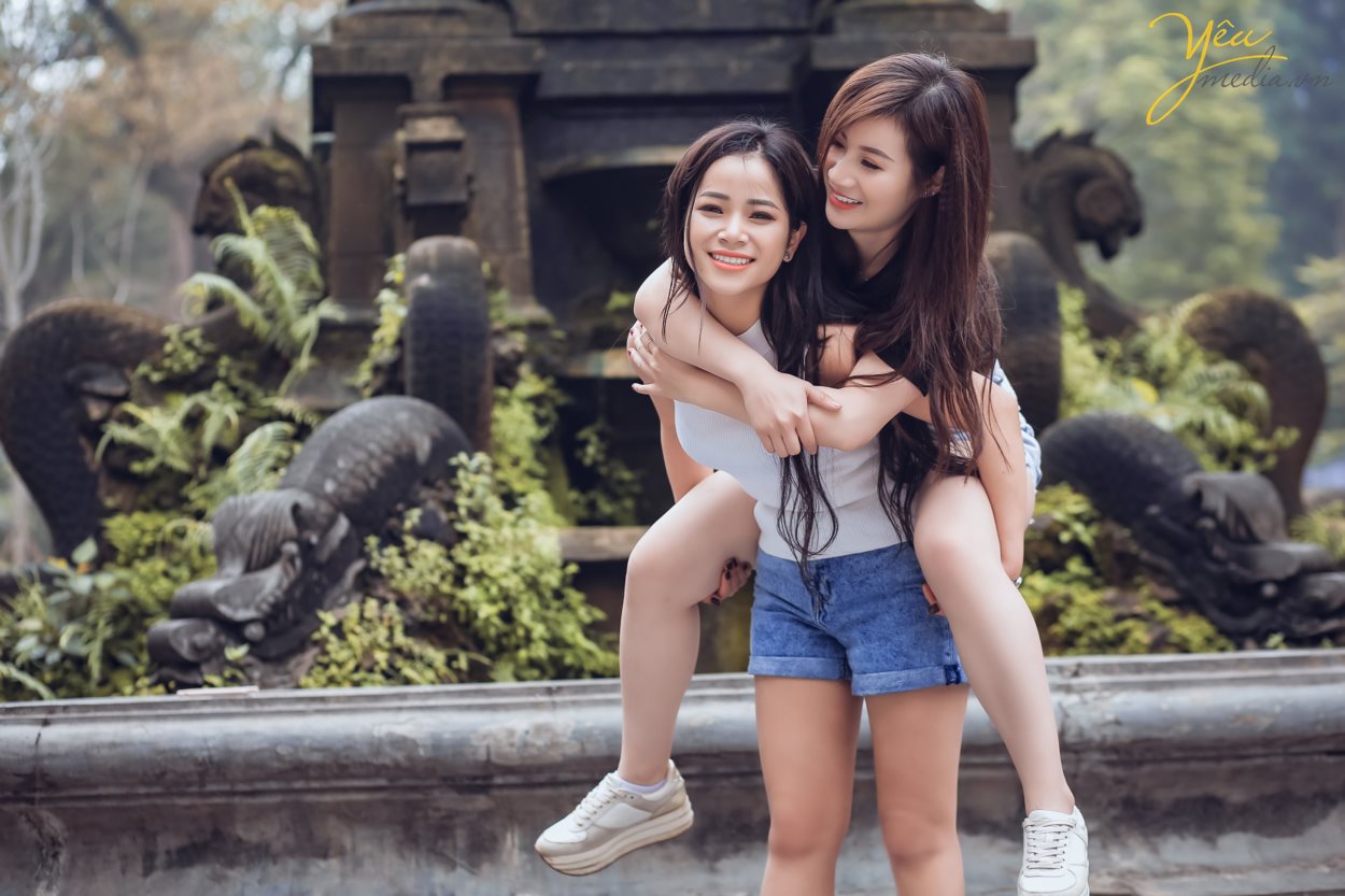 - Đã là bạn thân thì sao có thể thiếu được những bức hình lưu giữ những kỉ niệm vui vẻ cùng nhau. 101 kiểu chụp ảnh couple cực đẹp cùng bạn thân  Ảnh đẹp chụp bởi studio yêu media hà nội