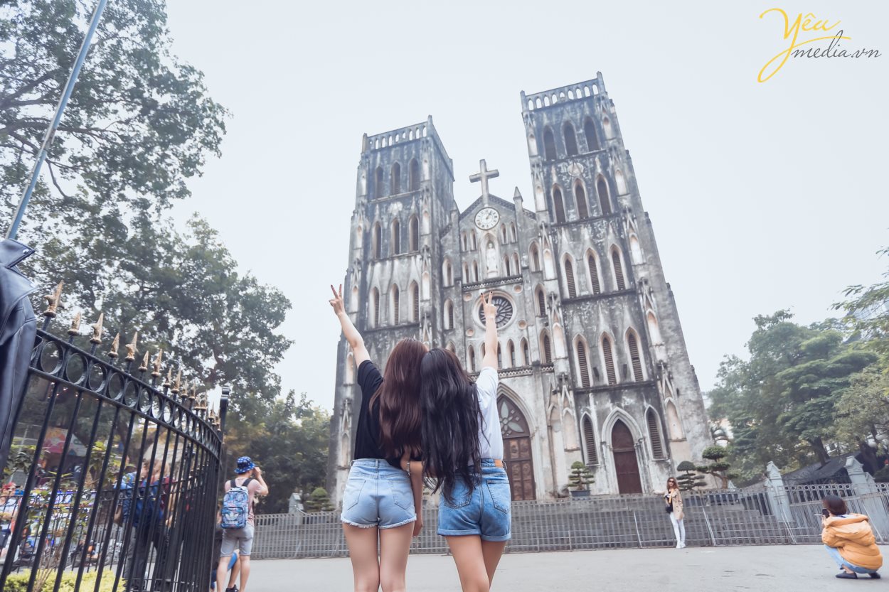- Đã là bạn thân thì sao có thể thiếu được những bức hình lưu giữ những kỉ niệm vui vẻ cùng nhau. 101 kiểu chụp ảnh couple cực đẹp cùng bạn thân  Ảnh đẹp chụp bởi studio yêu media hà nội