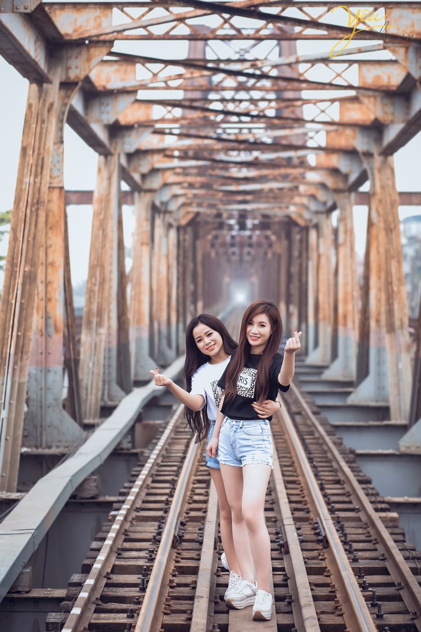 - Đã là bạn thân thì sao có thể thiếu được những bức hình lưu giữ những kỉ niệm vui vẻ cùng nhau. 101 kiểu chụp ảnh couple cực đẹp cùng bạn thân  Ảnh đẹp chụp bởi studio yêu media hà nội