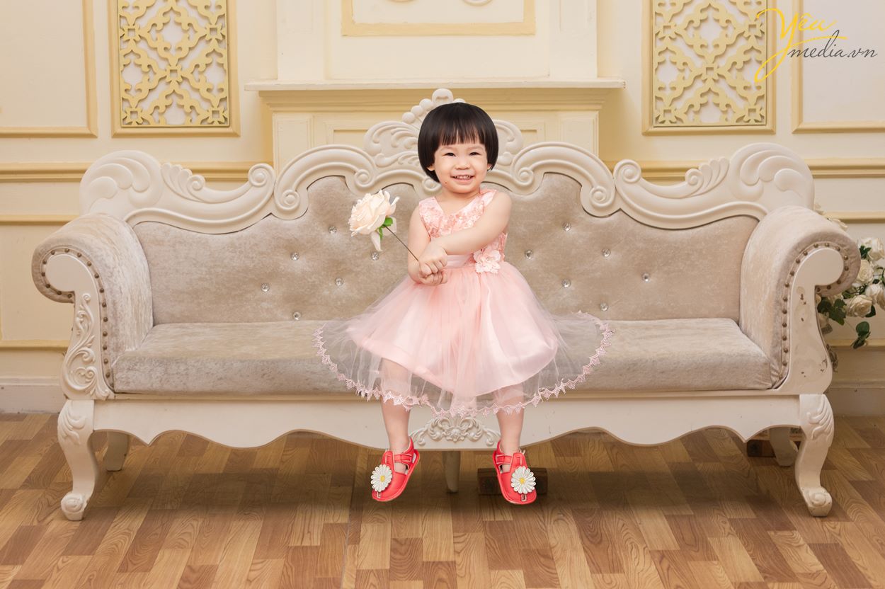 Yêu media là lựa chọn lý tưởng cho gia đình bạn . Ảnh viện Yêu Media sở hữu những ưu thế riêng biệt không một đơn vị nào có đã được rất nhiều gia đình lựa chọn, Yêu Media xin giới thiệu tới các bạn bộ ảnh album gia đình chụp tại studio của chúng tôi và có cắt ghép nền kỹ thuật số phía sau.