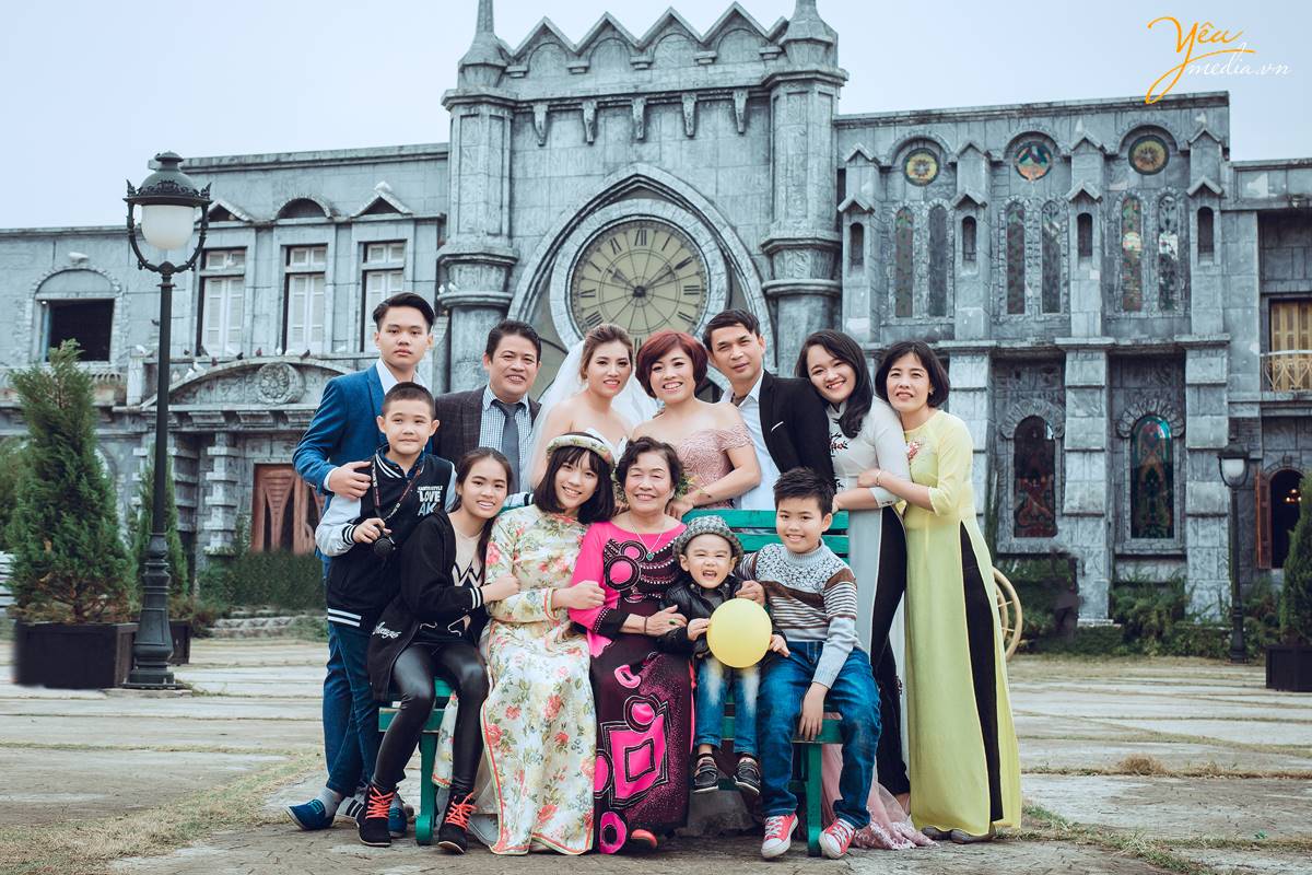 chụp ảnh gia đình tại Smiley Ville