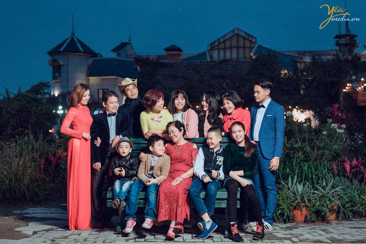 chụp ảnh gia đình tại Smiley Ville