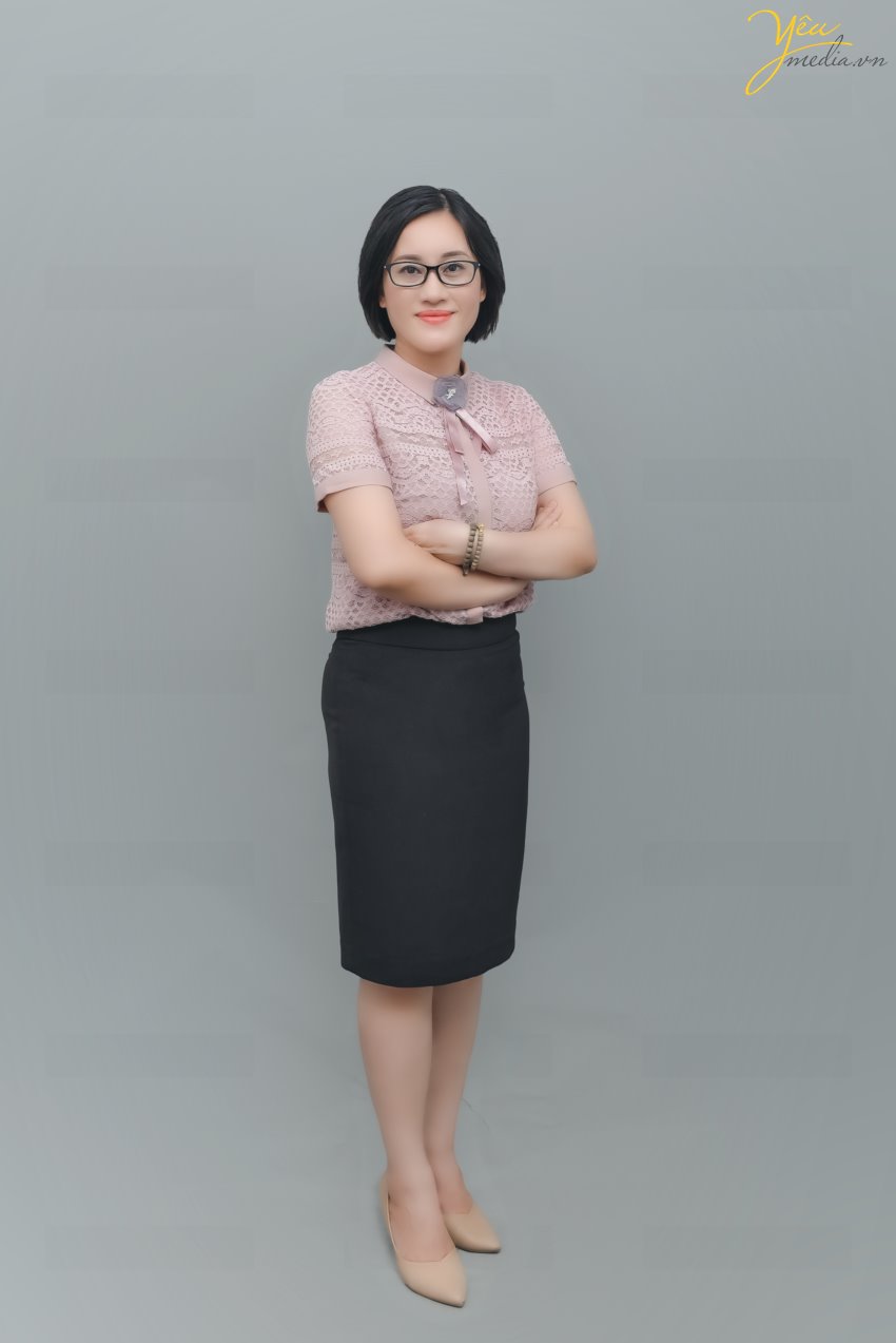 Chụp ảnh chân dung nghề nghiệp để làm truyền thông cho các giảng viên trung tâm đào tạo