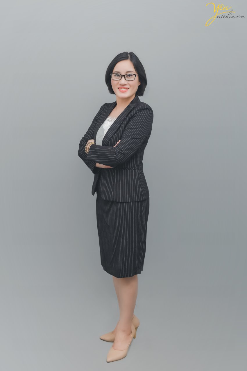 Chụp ảnh chân dung nghề nghiệp để làm truyền thông cho các giảng viên trung tâm đào tạo