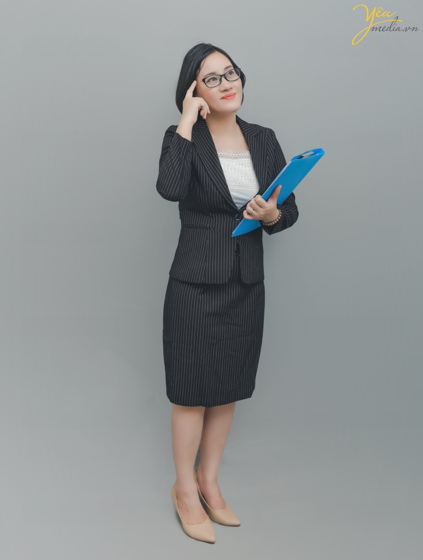 Chụp ảnh chân dung nghề nghiệp để làm truyền thông cho các giảng viên trung tâm đào tạo